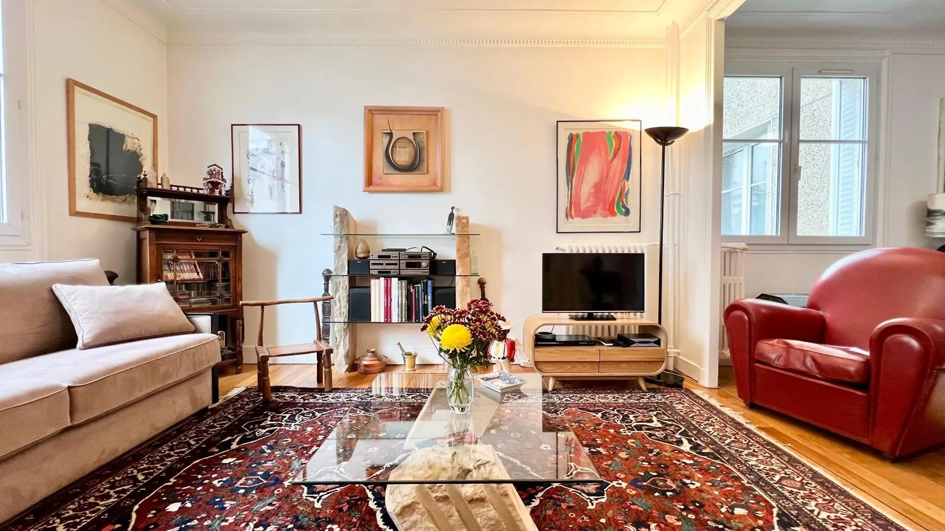 116 - 15eme Elegant Pied-a-terre De 80m2 Apartment *
