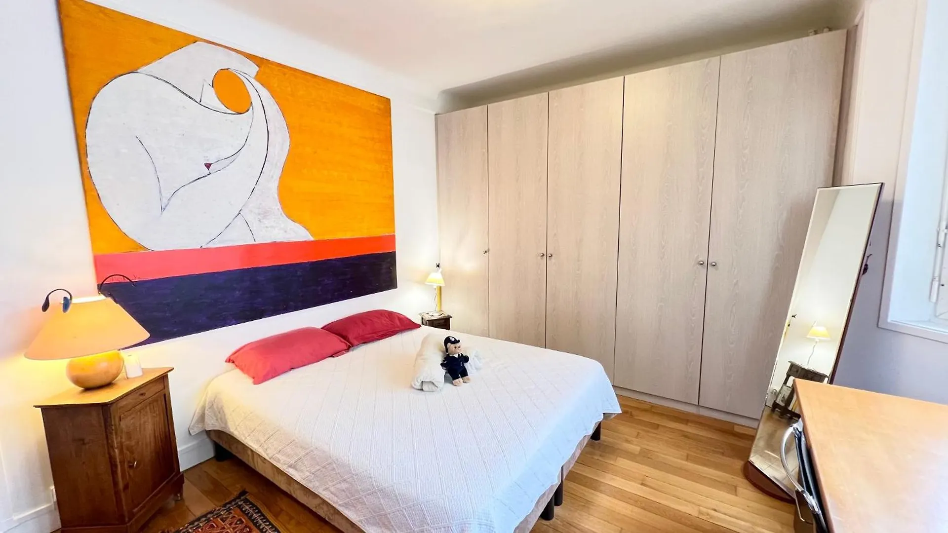 116 - 15eme Elegant Pied-a-terre De 80m2 Apartment