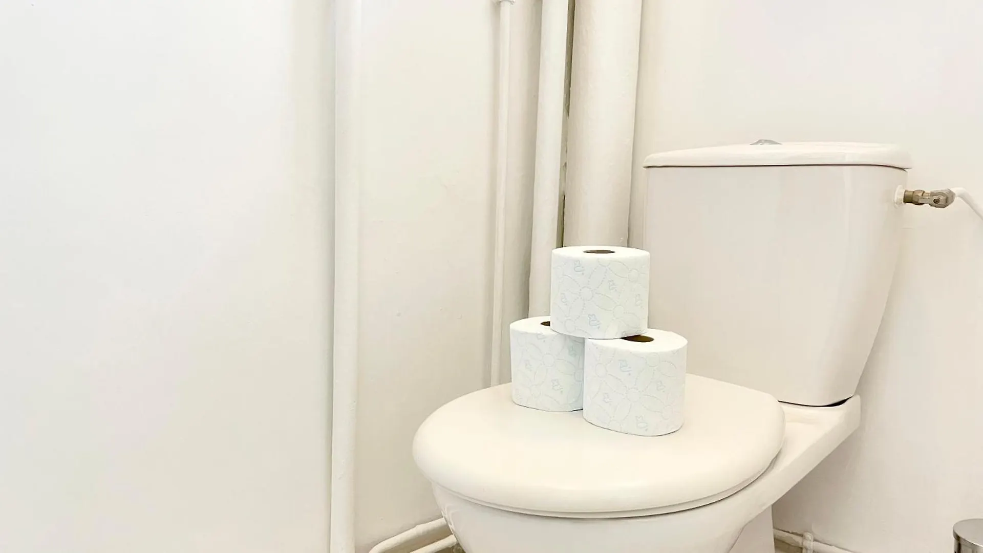 116 - 15eme Elegant Pied-a-terre De 80m2 *