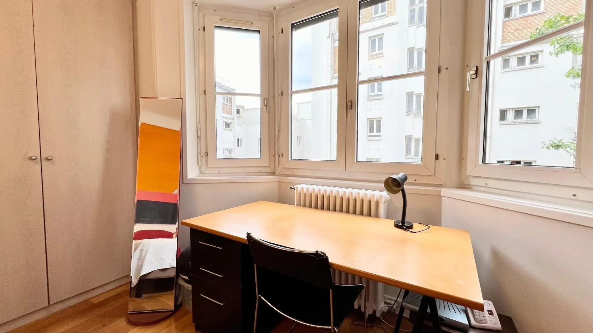 116 - 15eme Elegant Pied-a-terre De 80m2 Apartment