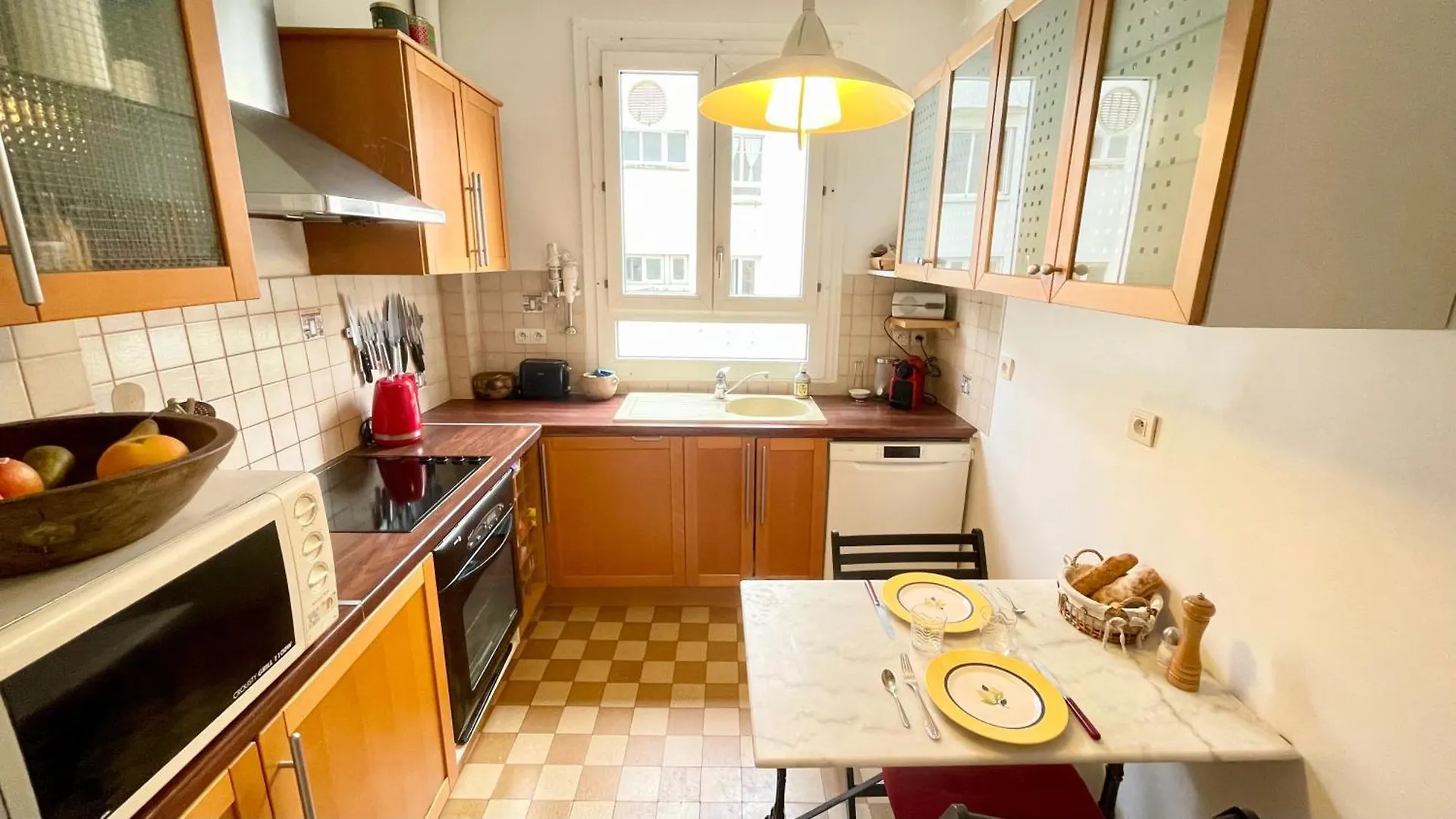 116 - 15eme Elegant Pied-a-terre De 80m2